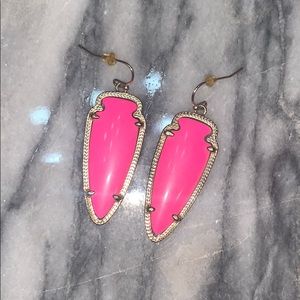 Kendra Scott Pink Arrowhead earrings!💕